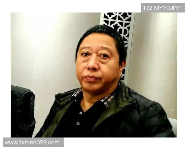 岁月无情足球明星年老时的风采与回忆展现人生的辉煌与坚持